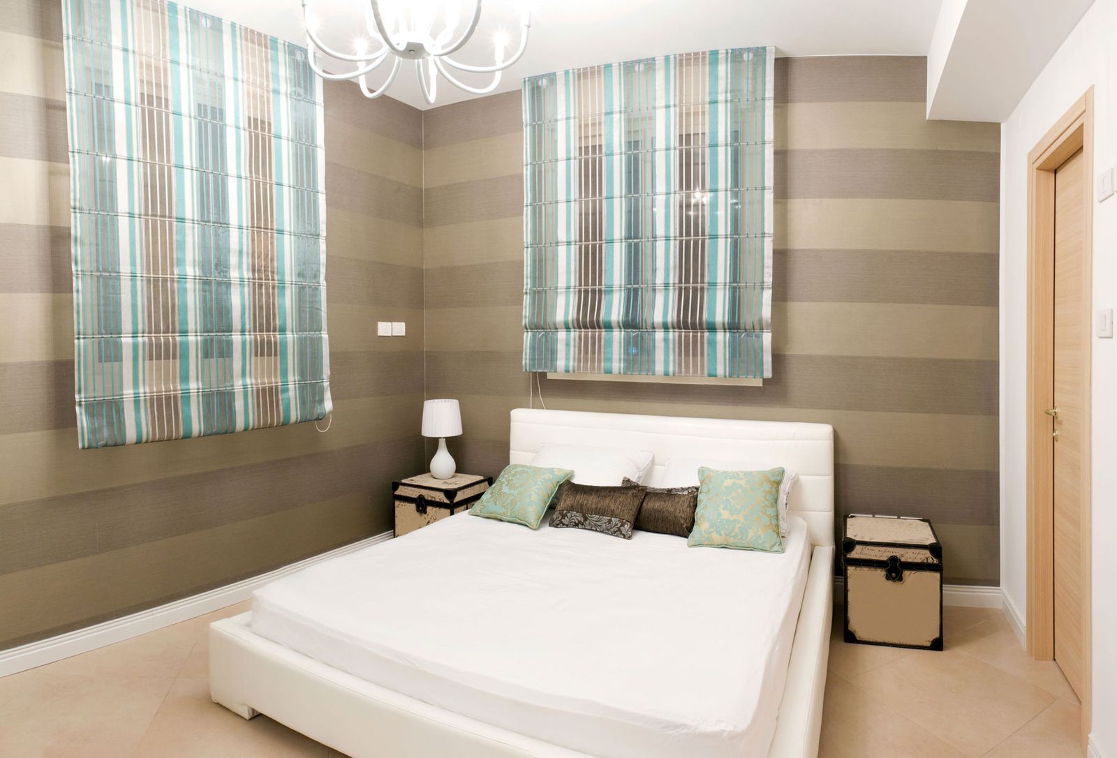 Dormitorio con líneas horizontales