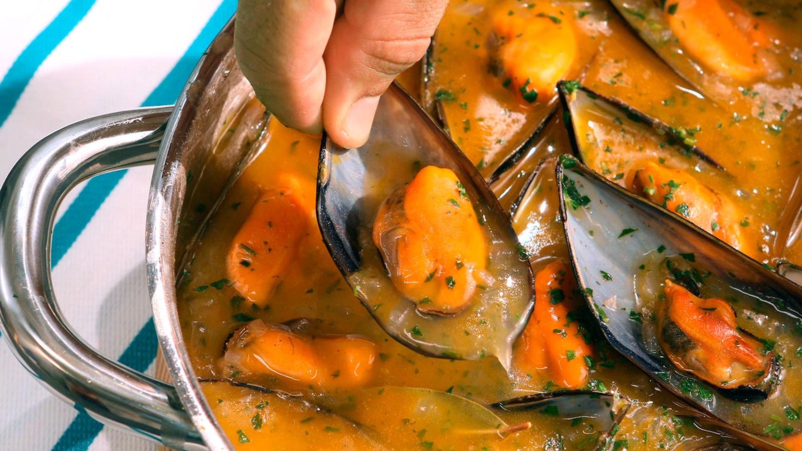 Recopilatorio de salsas fáciles para acompañar platos de pescado  salsa marinera