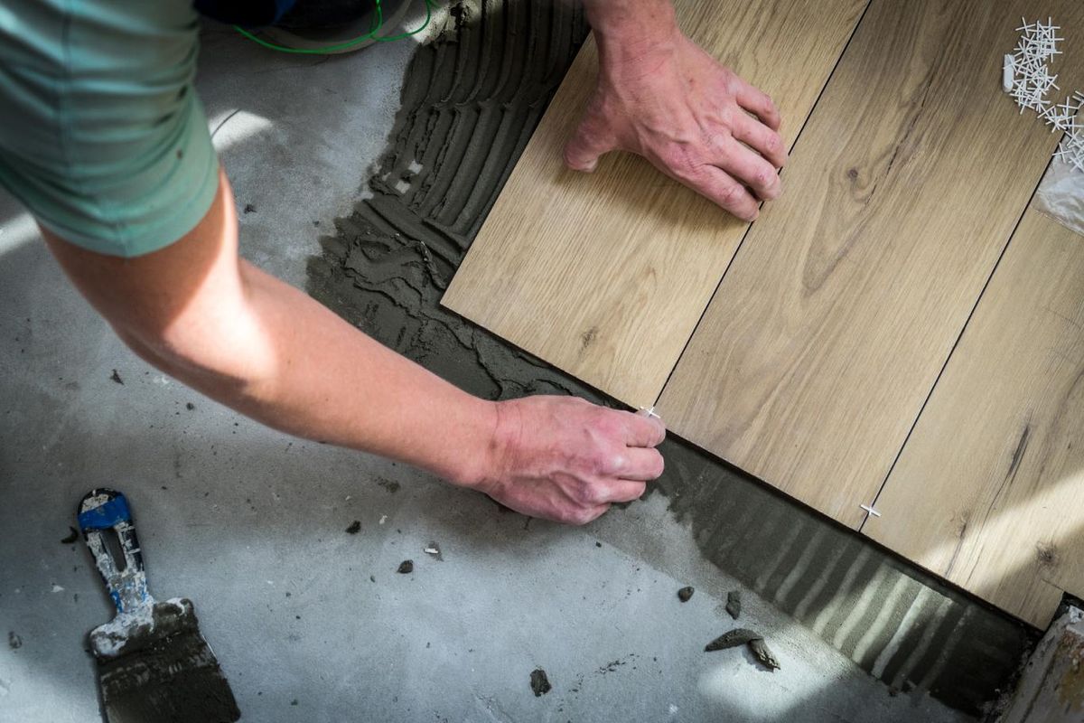 Colocar el suelo en diagonal es una alternativa original que aporta dinamismo.