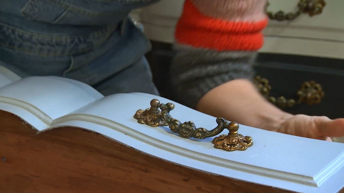 DEKO0721 decorar dormitorio juvenil verde en buhardilla paso8