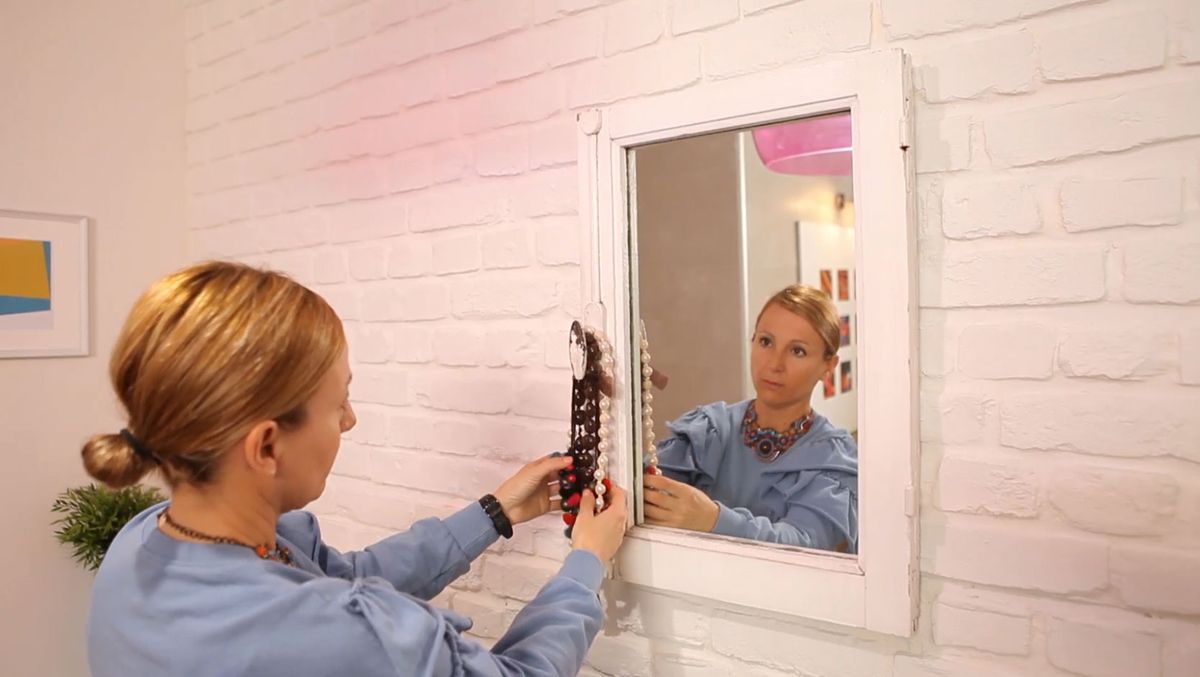 Cómo hacer un espejo con una ventana vieja paso 7