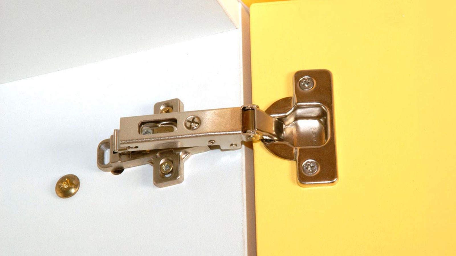 Arreglar la bisagra de los muebles de la cocina paso 8