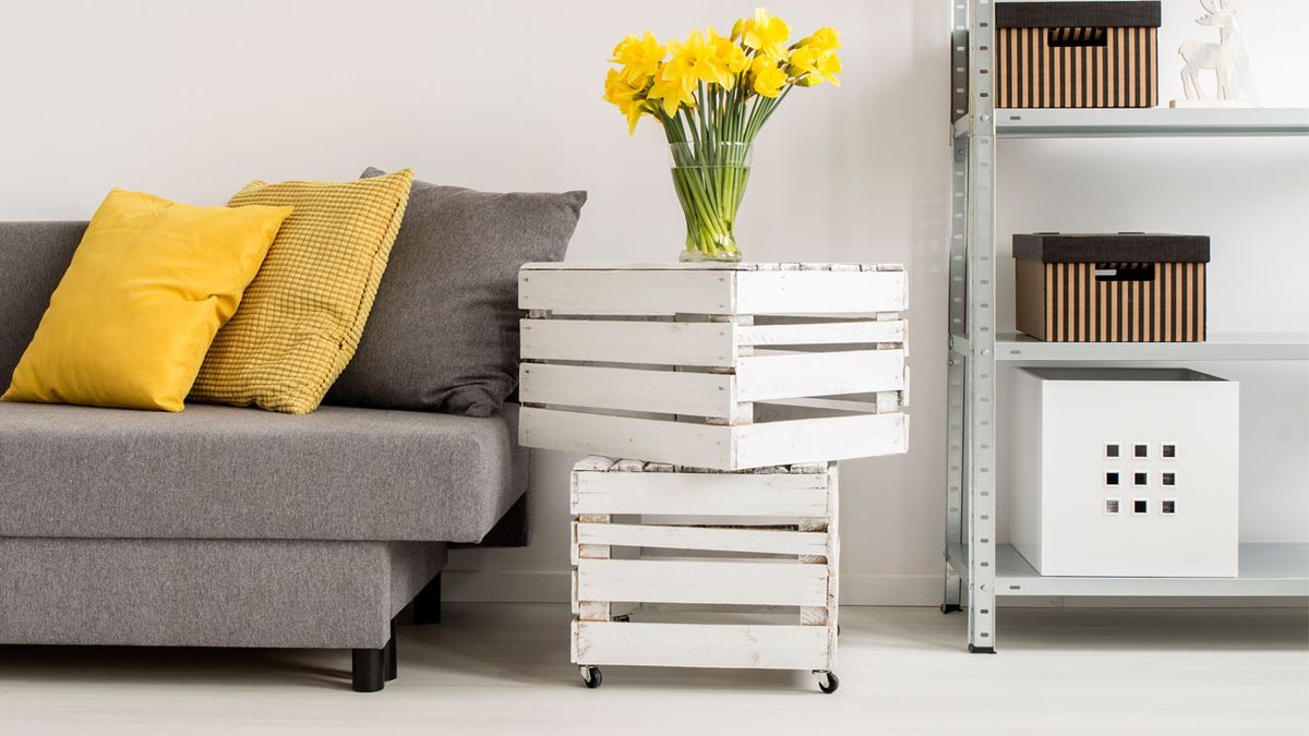 Ideas para decorar con cajas de madera   mesita centro ruedas