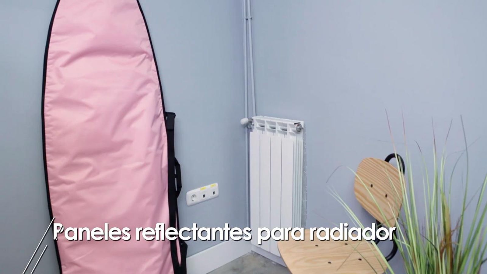 Cómo colocar una lámina refractante entre el radiador y la pared paso 8