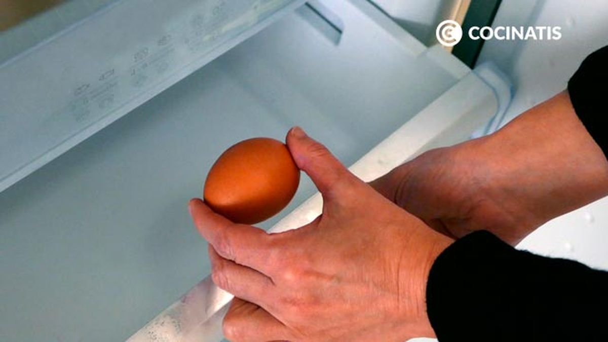 Receta de huevos congelados, el truco para hacer huevos fritos en miniatura  paso 1