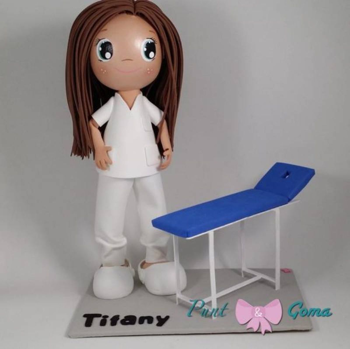 Muñeca fofucha fisioterapeuta.