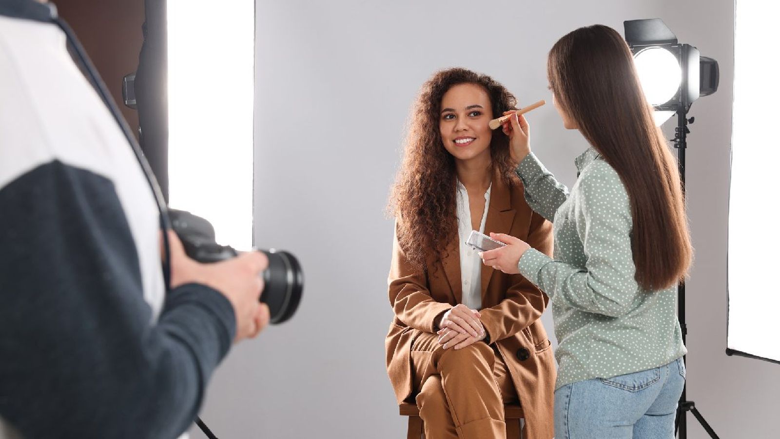 Utiliza el corrector y los retoques para disimular las imperfecciones de la piel