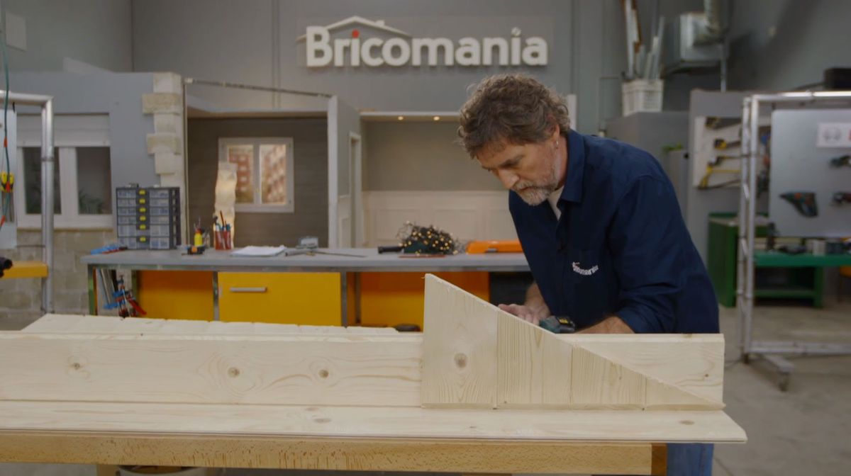 Cómo hacer un árbol esquinero de Navidad paso 7