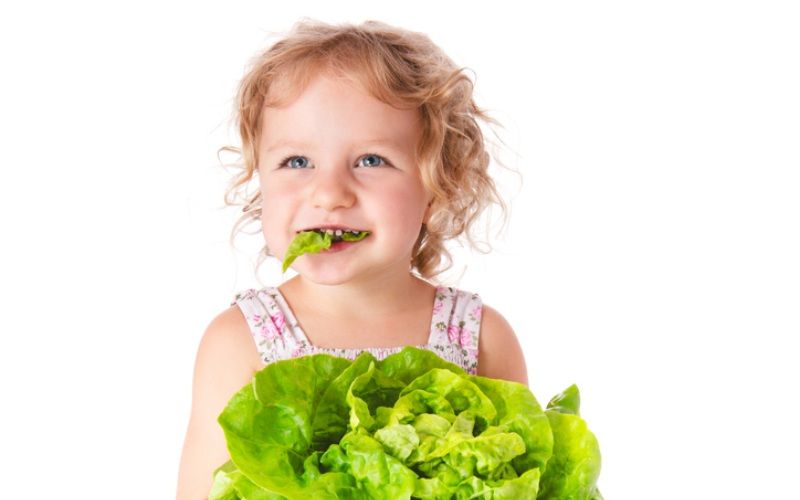Las verduras de hojas verdes están prohibidas para los bebés de menos de 1 año