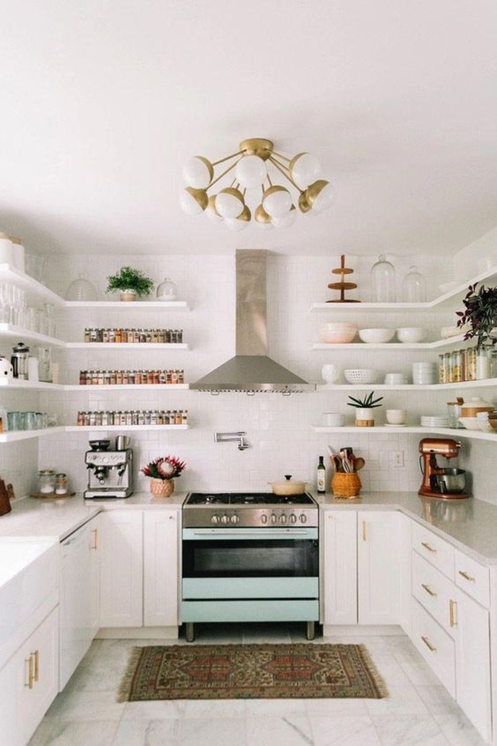 cocina sin muebles altos con baldas