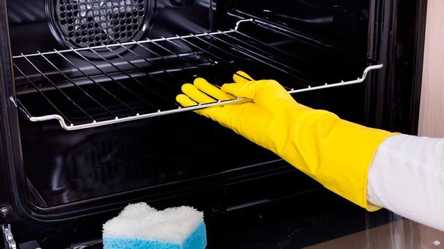 trucos para limpiar el horno con bicarbonato de sodio y vinagre