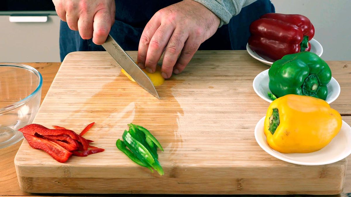 Receta de merluza rellena de gulas y piperrada  paso 1