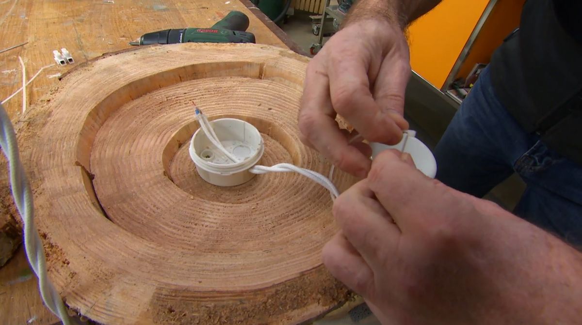 Lámpara con troncos y ramas de madera paso 9