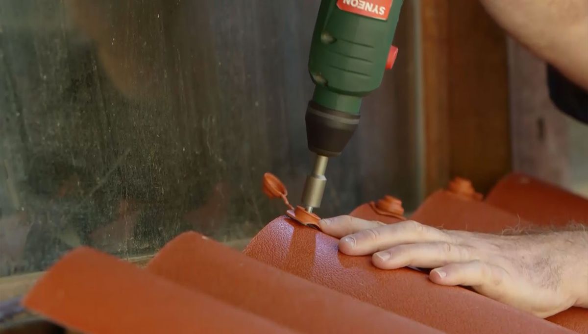 Brico 949 Tejadillo para puerta de entrada  paso 9