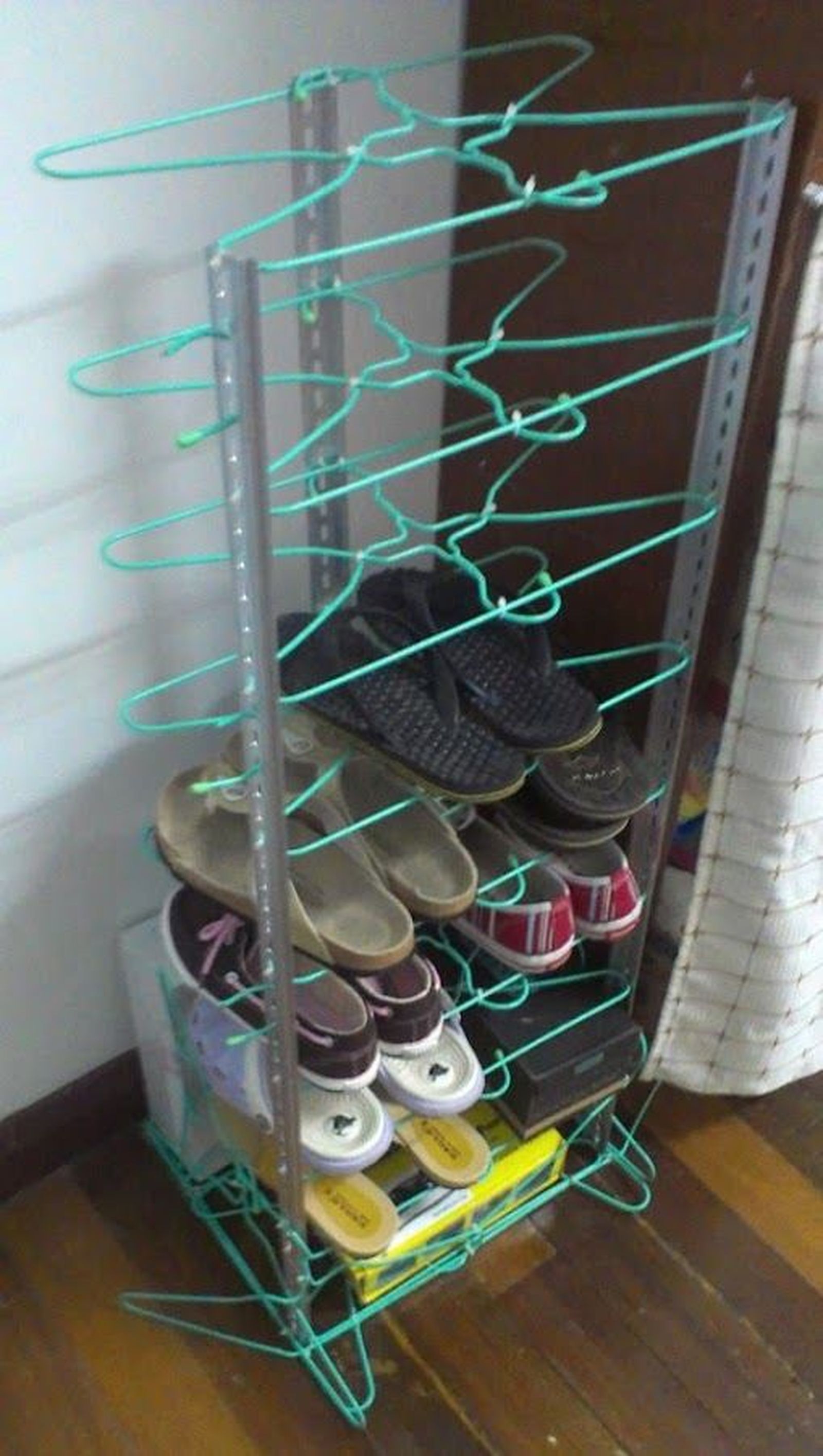 zapatero con perchas facilisimo