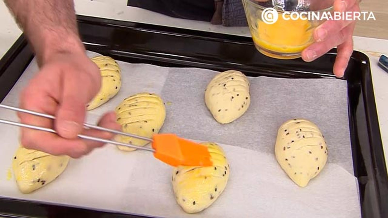 pan de viena version panecillos rellenos de crema chocolate receta joseba arguinano karl67460321 paso5