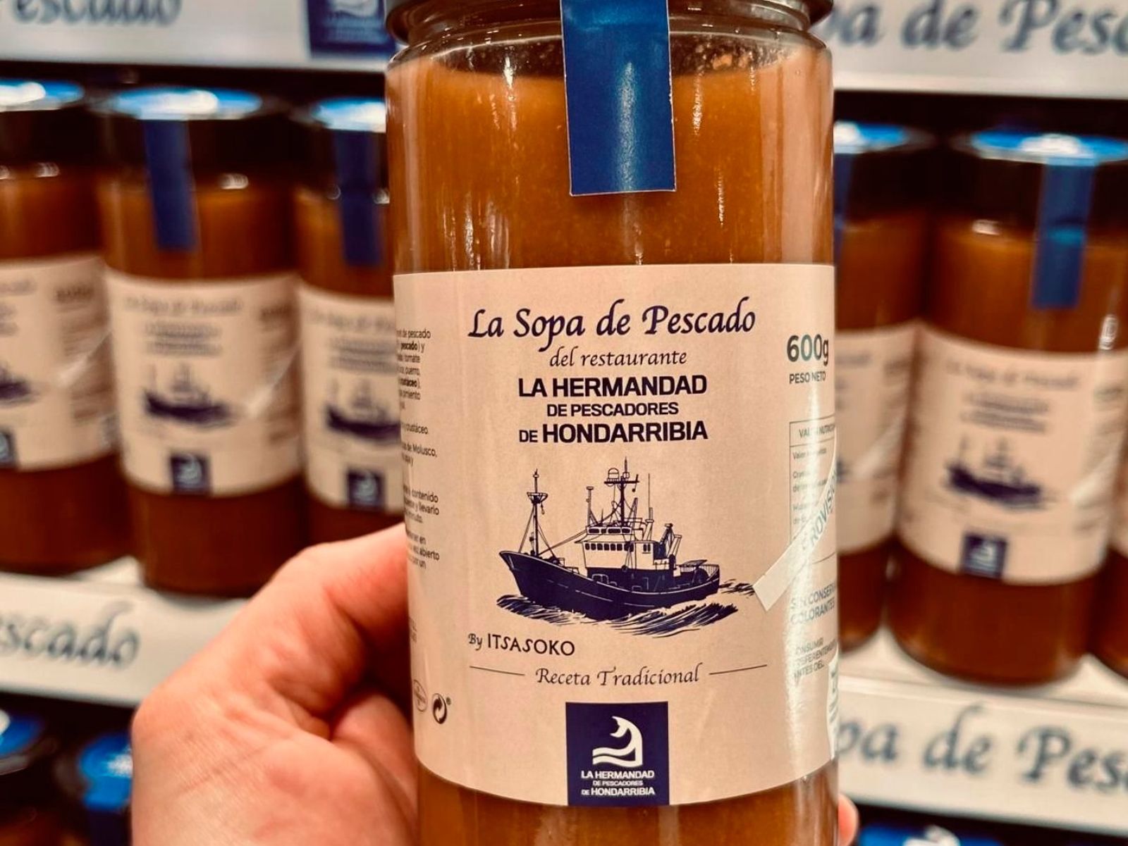 La sopa de pescado se vende en dos tamaños: 300 y 600 gramos