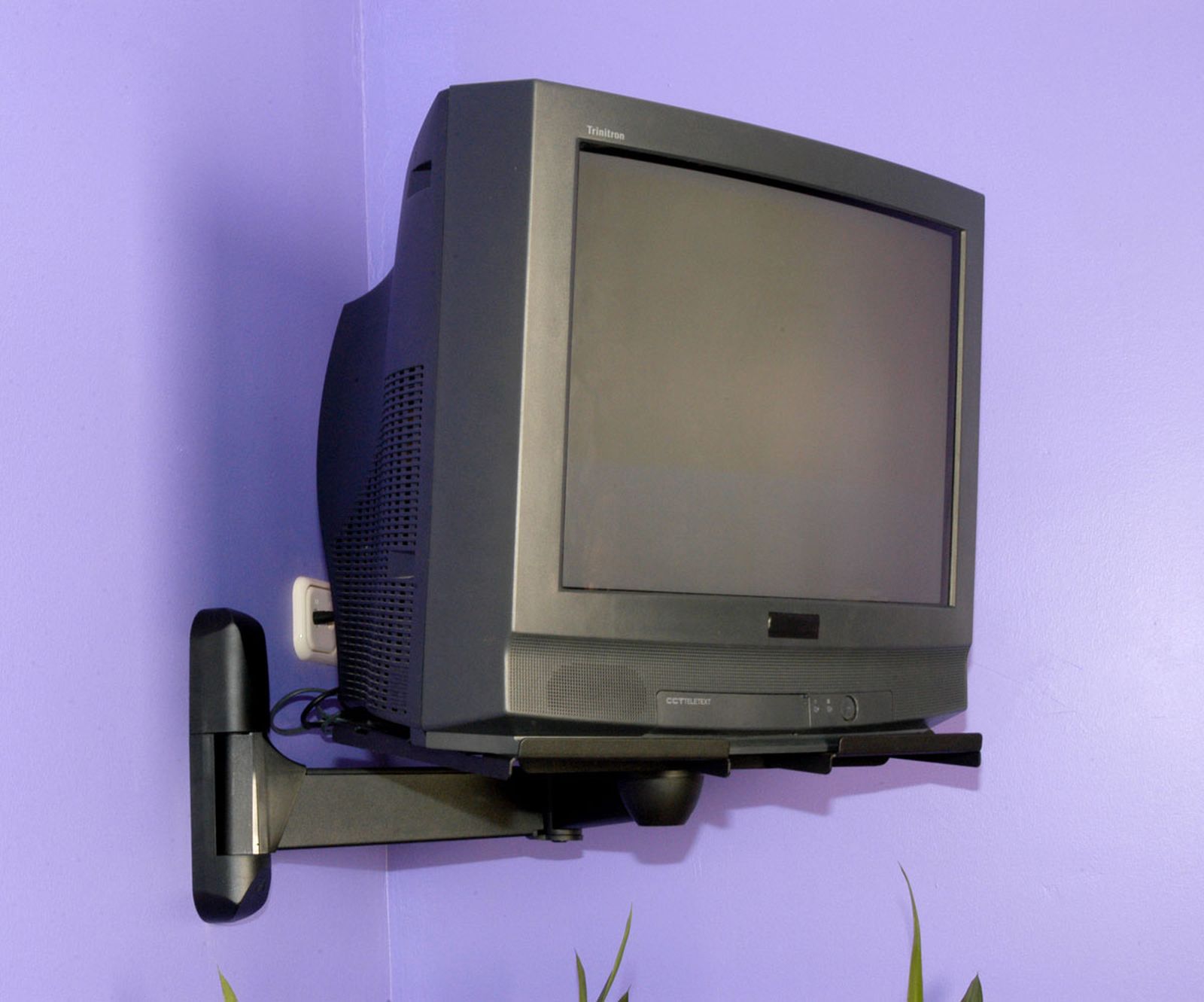 Cómo fijar un soporte para TV