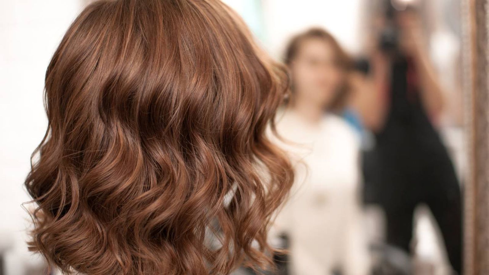 Productos específicos y cortes de pelo concretos pueden dar más volumen a tu cabello