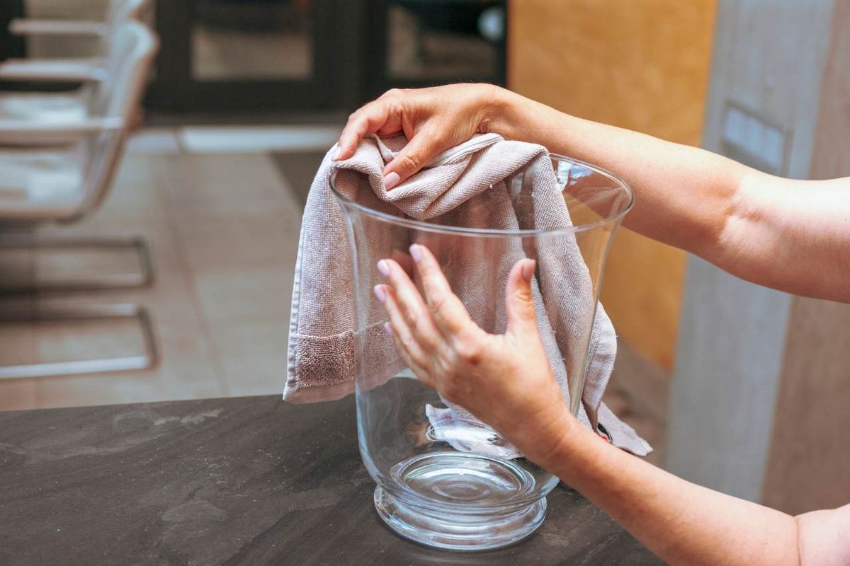 Mantén tus jarrones limpios y sin polvo