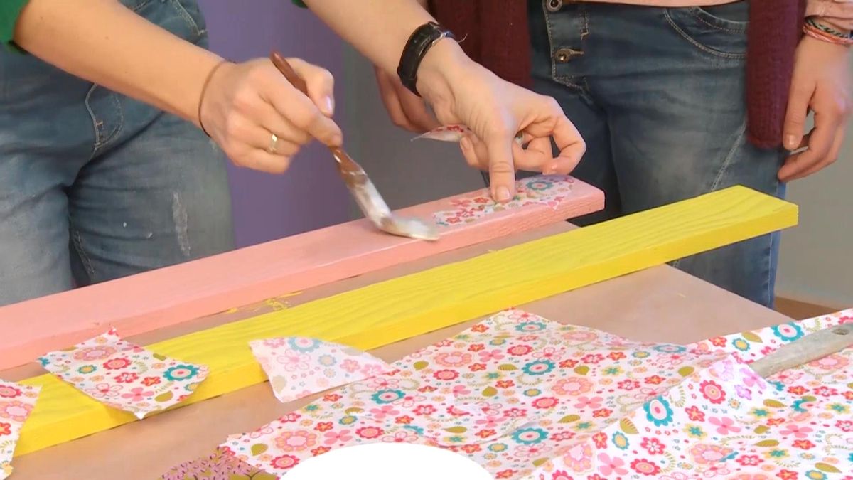 Decogarden 682 Cubrir pared tablas madera pintura decoupage paso2