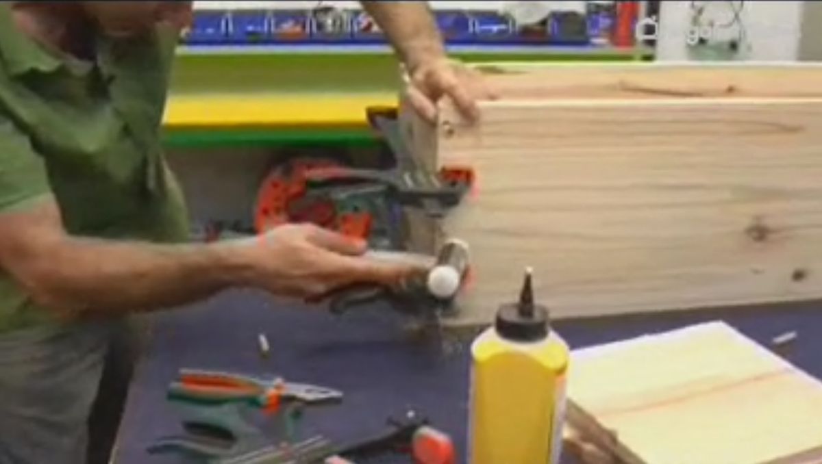 Introducir espigas en mueble