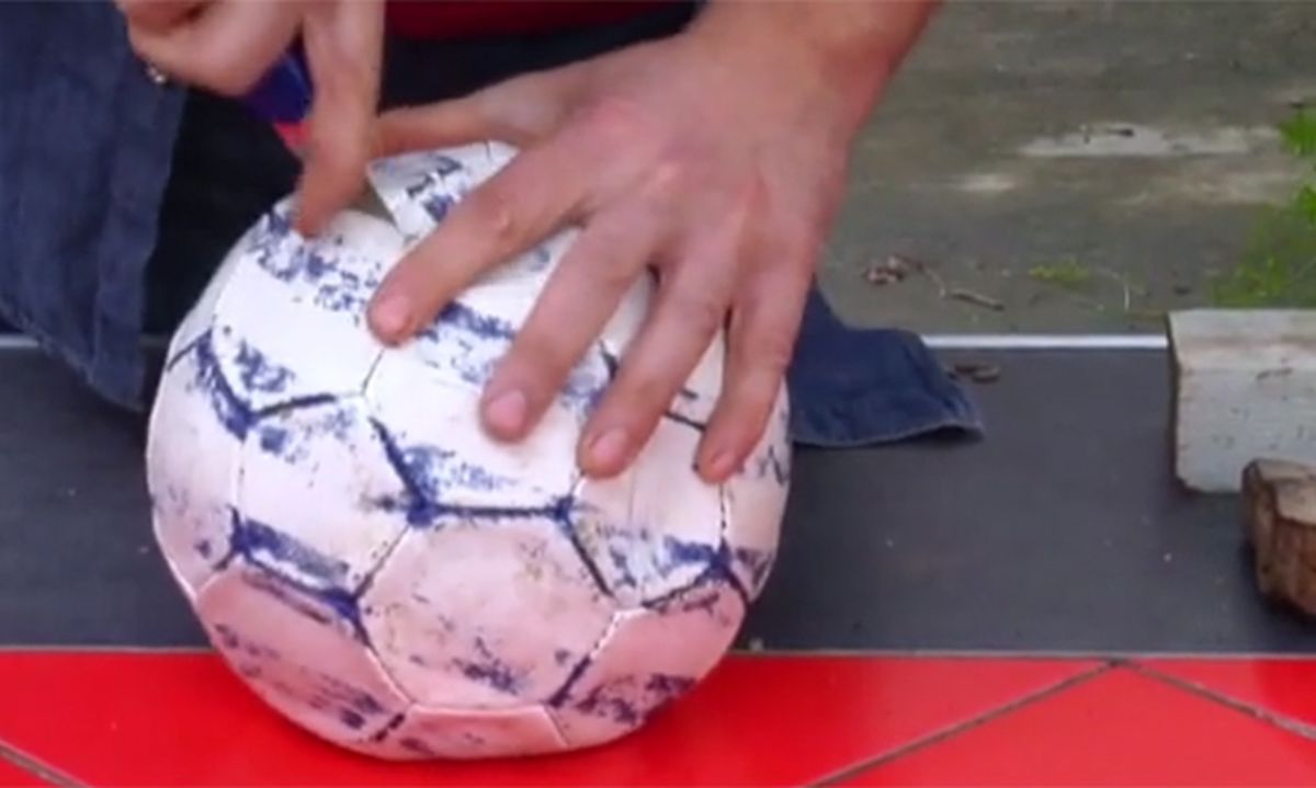 Reutilizar balones como maceteros paso 1