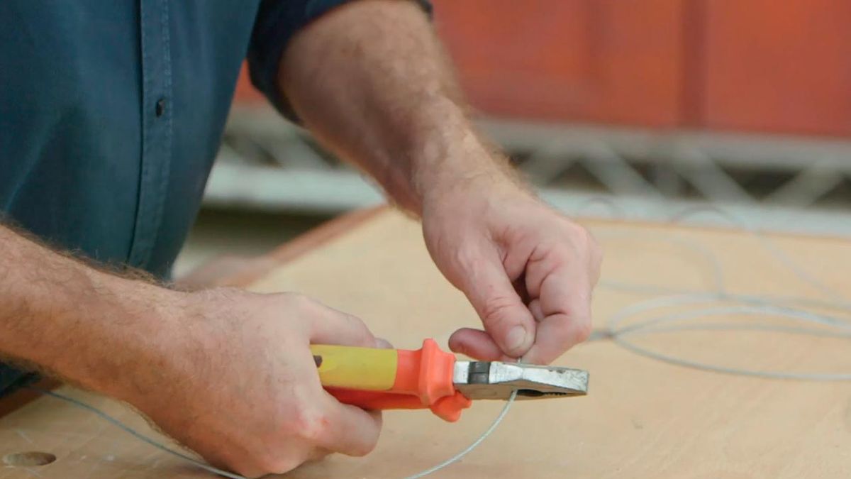 Como hacer un abeto de Navidad con aros de madera paso 7