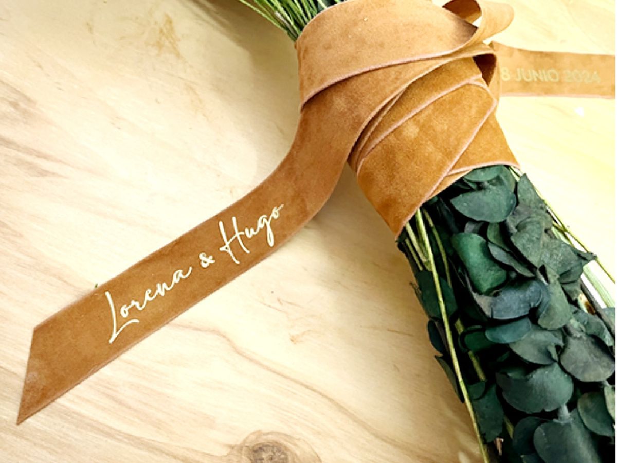 Cinta de terciopelo personalizada para ramo de novia