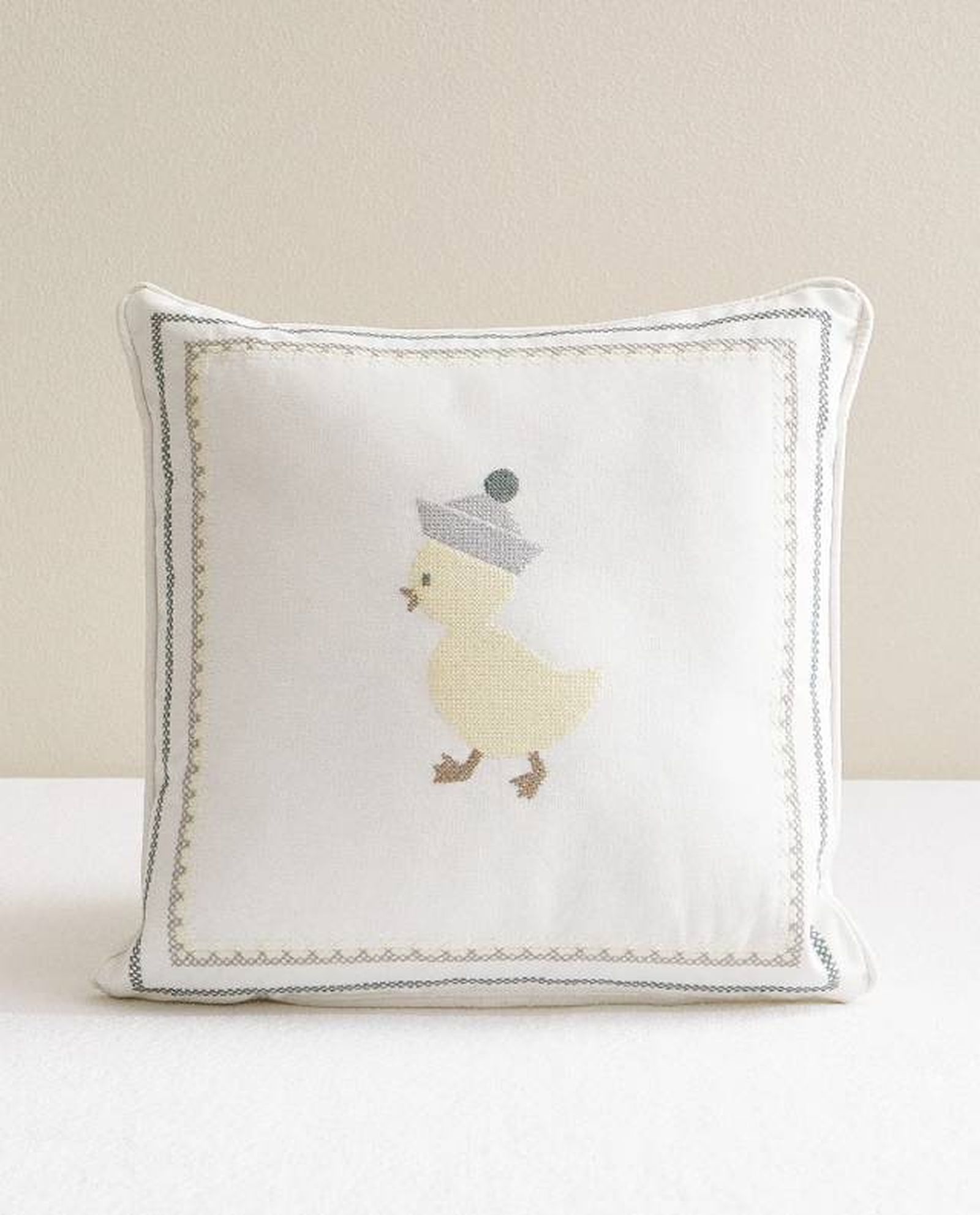 cojin pato zara home