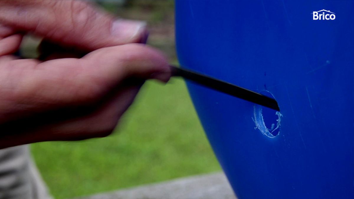 Bricomania 837 como poner grifo a un bidon paso 3