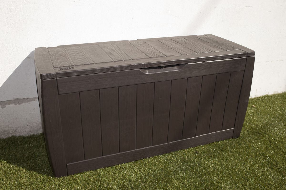 Sujetar un mueble de exterior