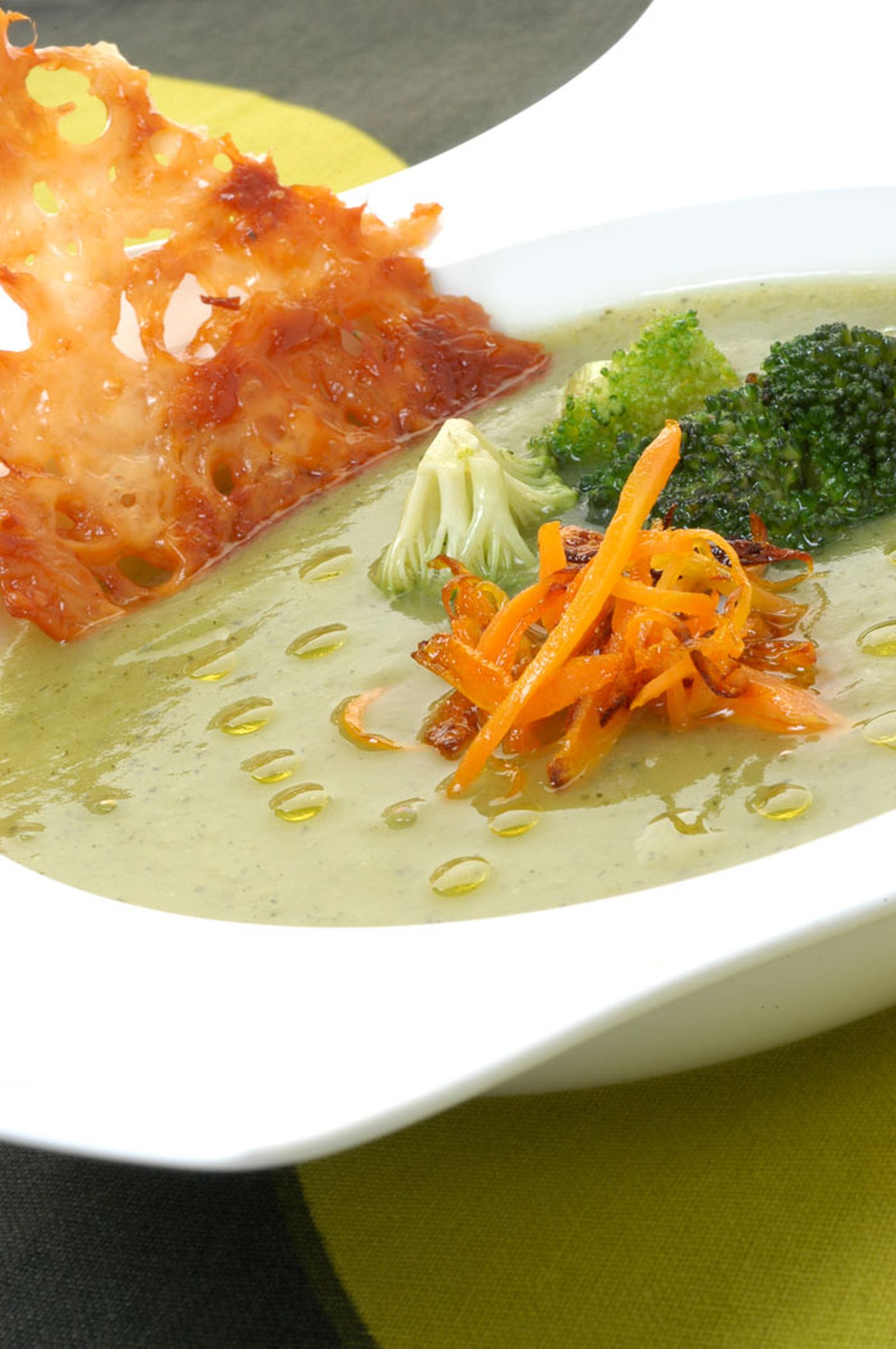 Crema de calabacín con verduritas y queso