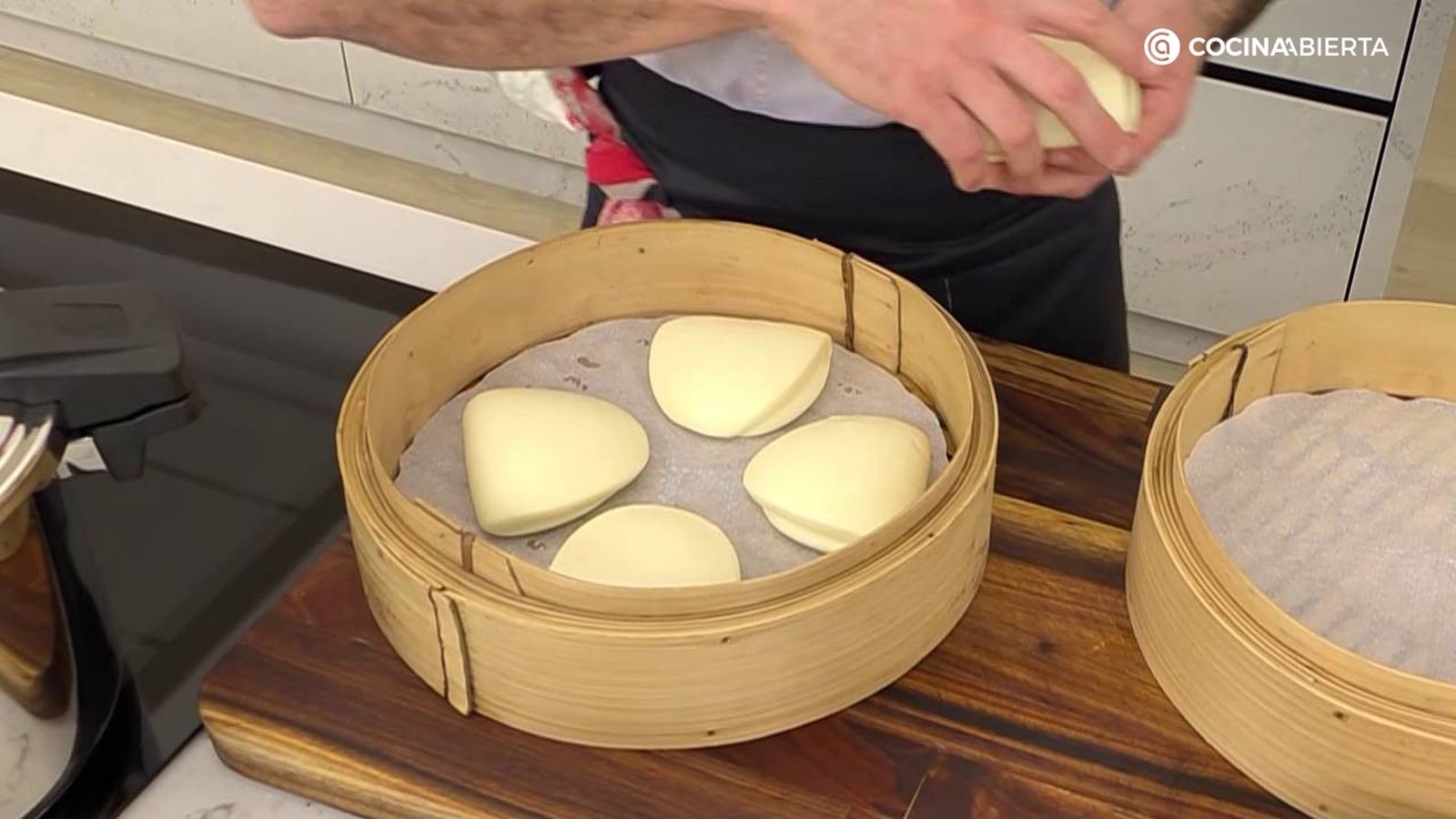 Aprende a elaborar un esponjoso pan bao con la receta de Joseba Arguiñano