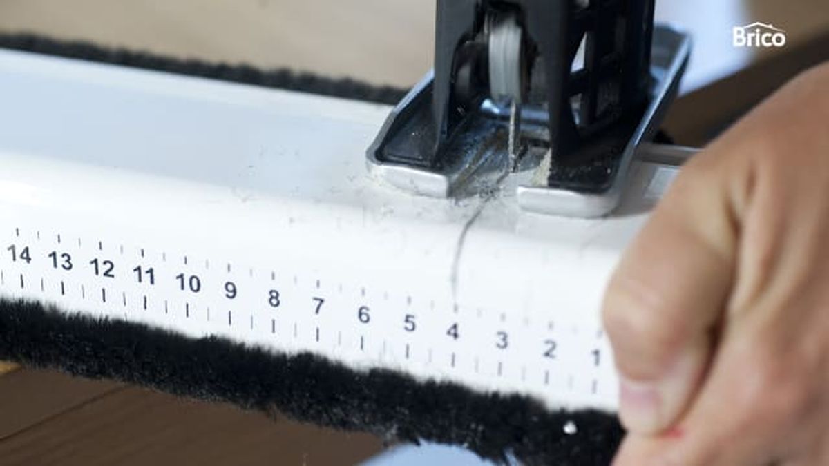 instalar mosquitera enrollable paso 2