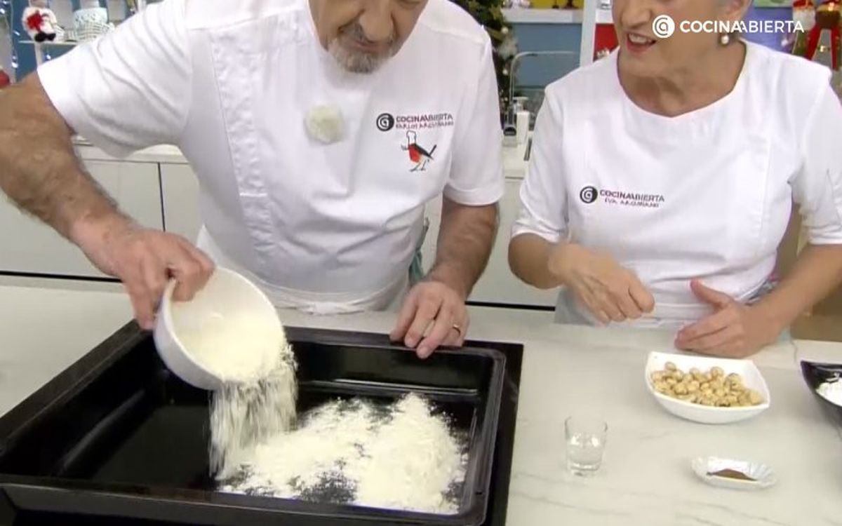 Tuesta la harina para darle ese toque especial a los polvorones