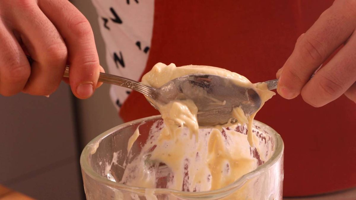 Puedes servir el helado de plátano de inmediato o dejarlo en el congelador para una textura más firme