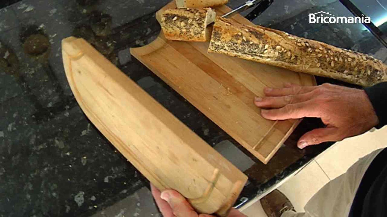 Una tabla de cocina rota