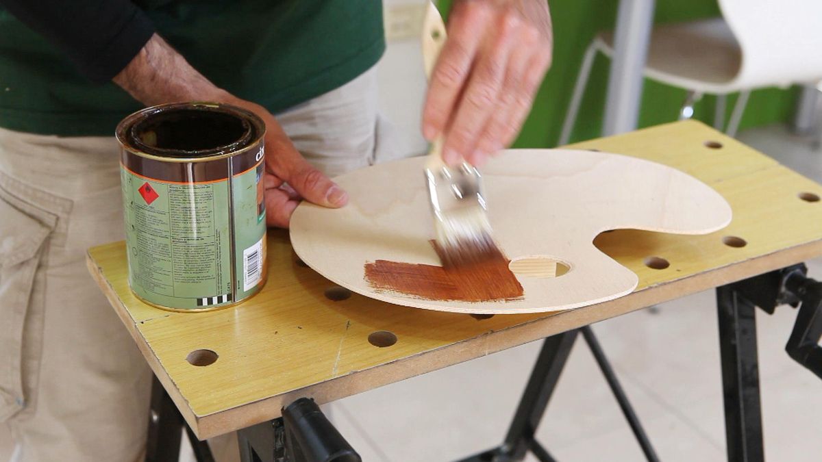 Cómo hacer una paleta de pintor paso 4