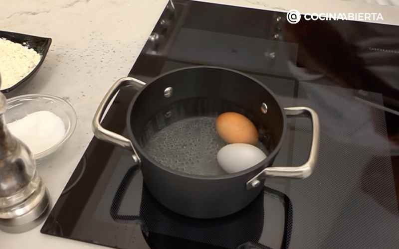 Cuece los huevos