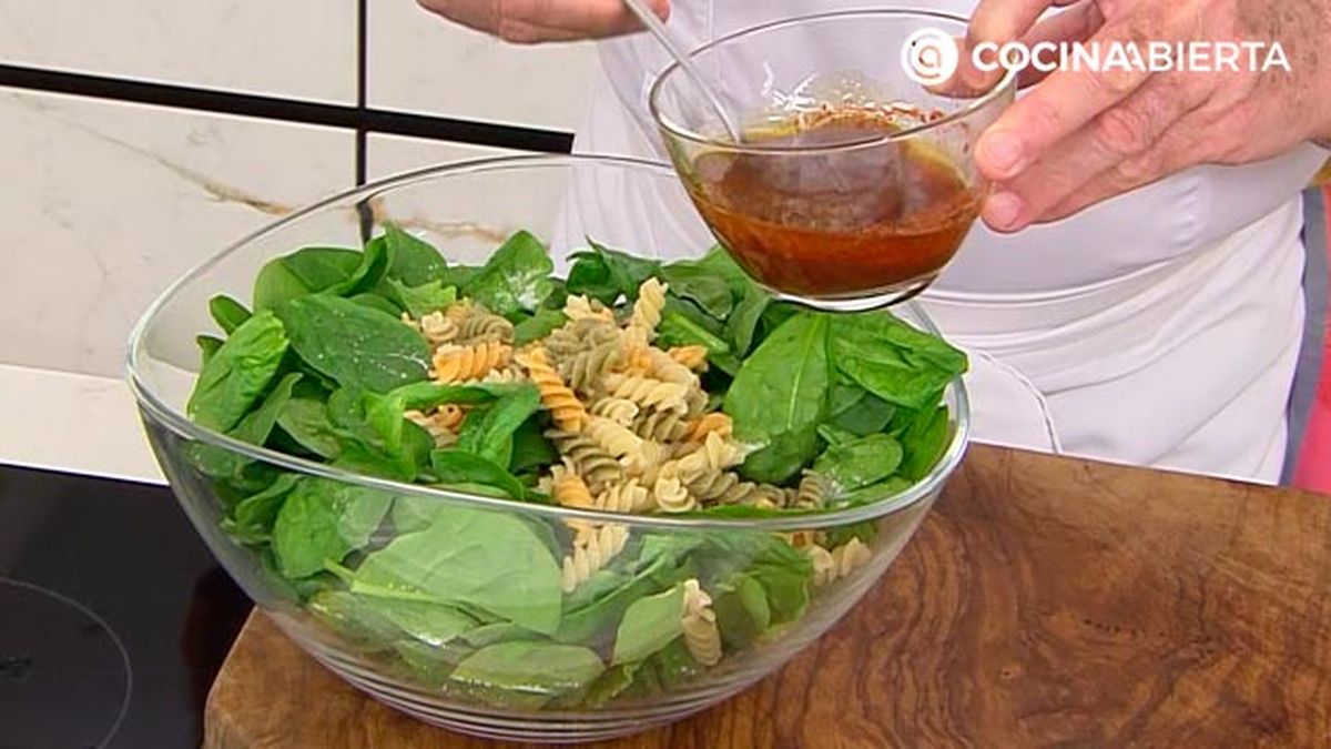 ensalada de espinacas y queso con albaricoques receta karlos arguinano karl67740321 paso5