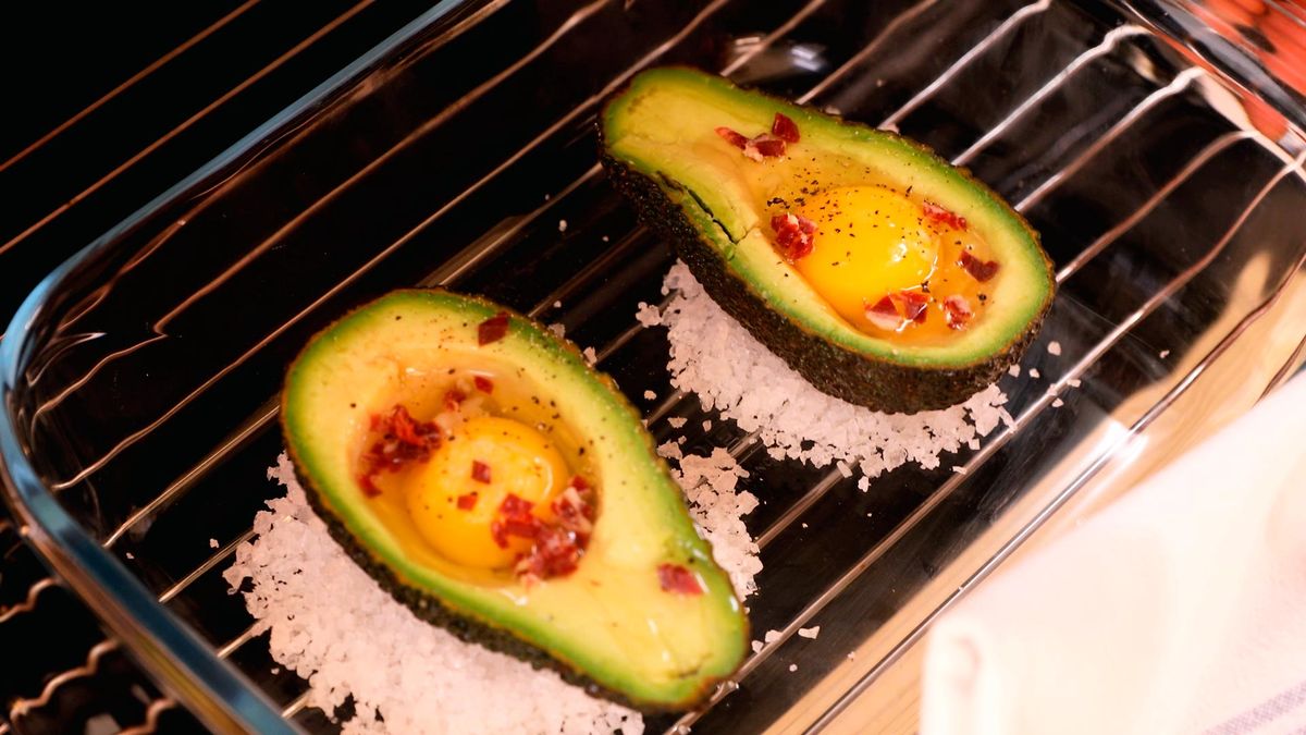 Aguacate con huevo al horno   Paso 5