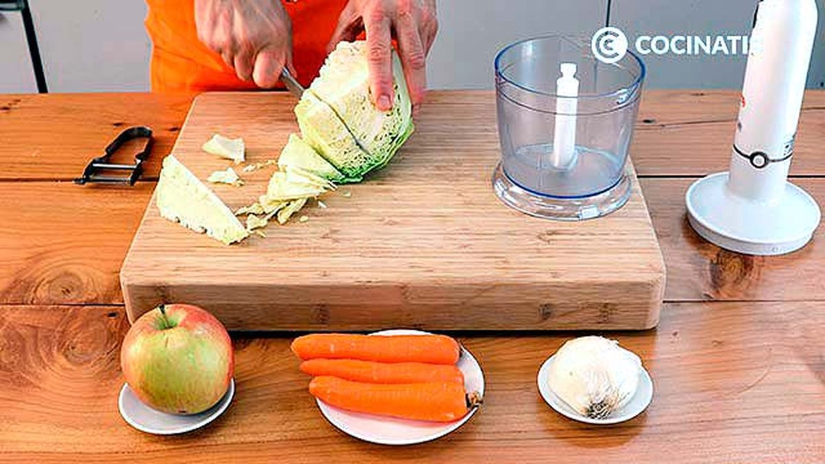 Receta de ensalada de col con zanahoria y manzana   paso 1