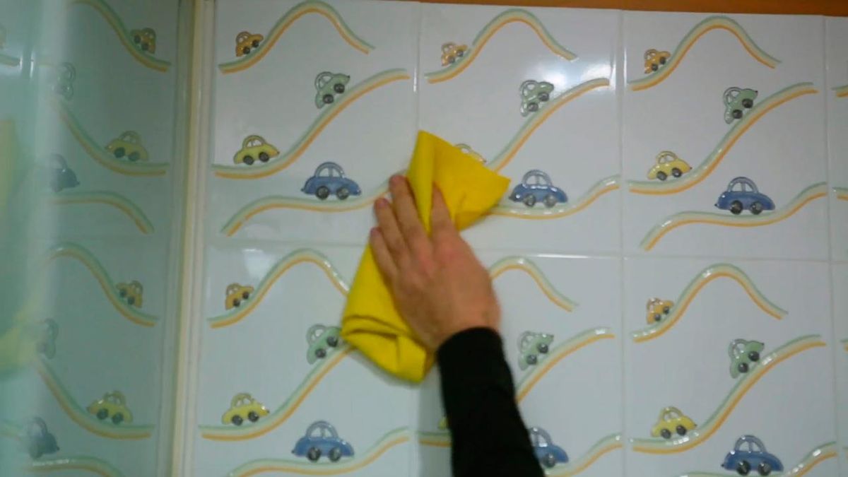 Cómo alisar una pared alicatada paso 1