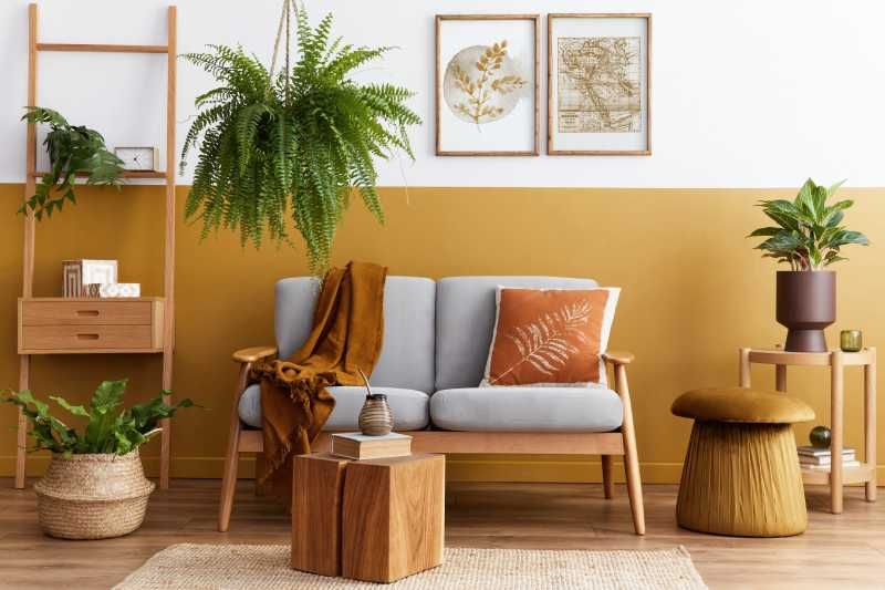 Salón moderno con decoración de estilo craftcore.