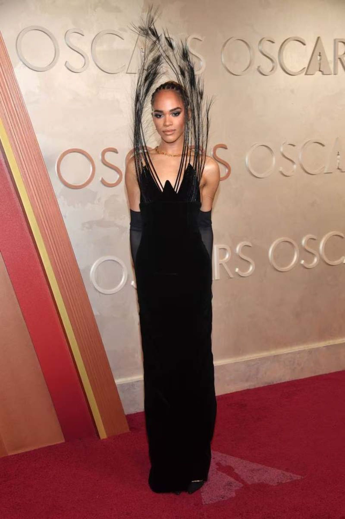 Yasmin Finney en la alfombra roja de los Premios Oscar 2025