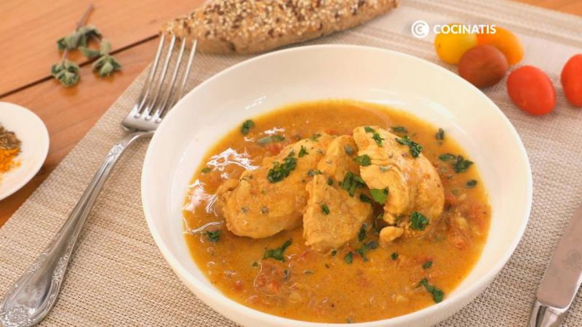 Sirve el pollo tikka masala