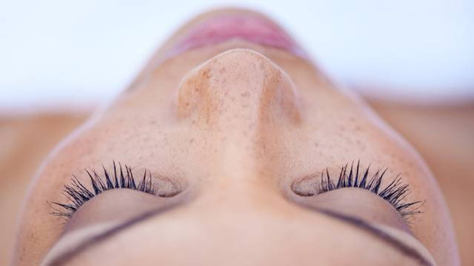 como hacer crecer las pestanas con productos naturales perfil