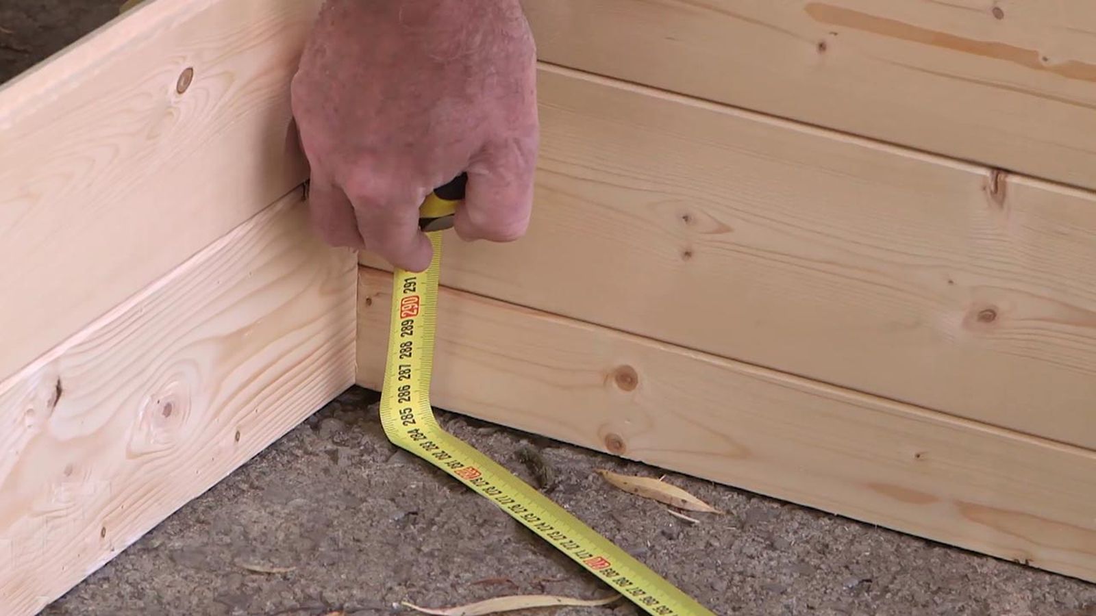 Cómo montar una caseta de madera para el jardín paso 2