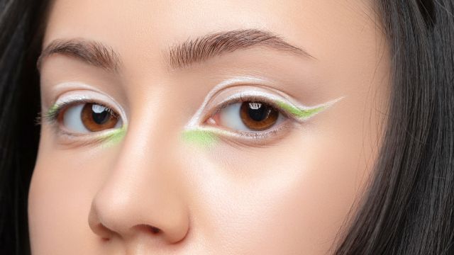 estas son las 6 tendencias mas importantes en el mundo del maquillaje para 2023 delineador